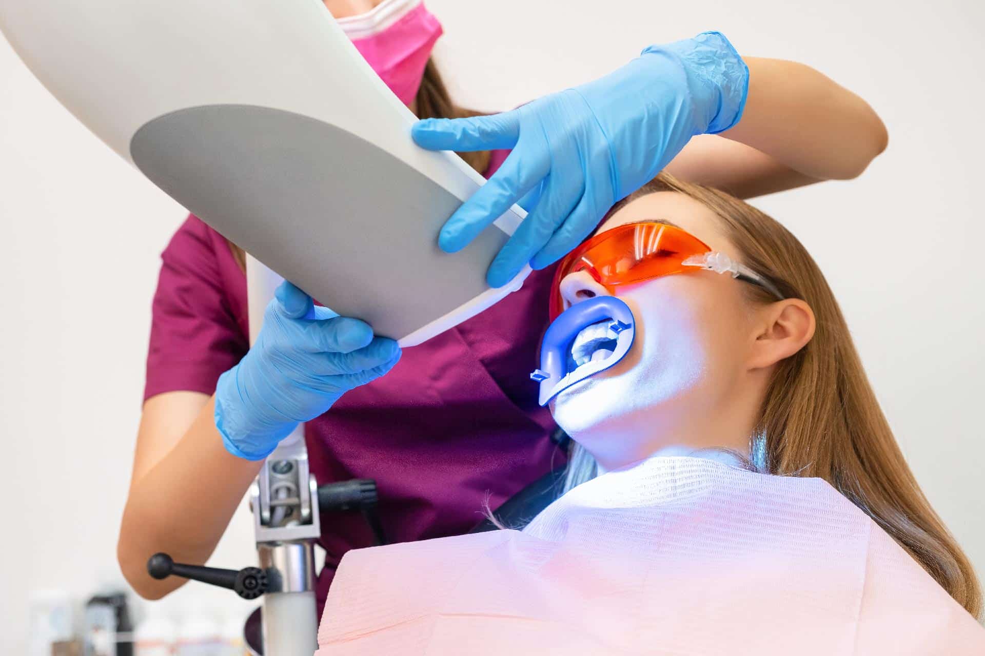 Blanqueamiento dental Philips Zoom en clínica
