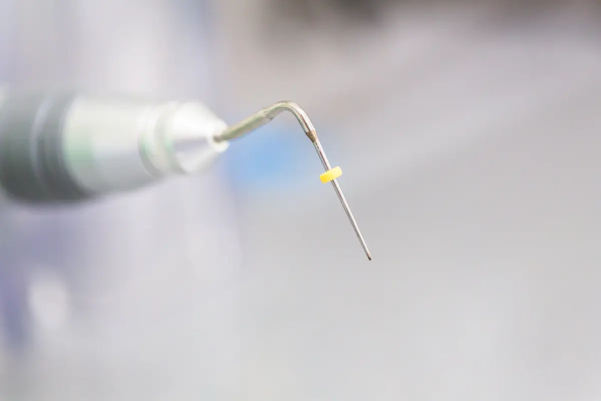 Lima endodóntica para tratamiento de conducto radicular — instrumental de endodoncia